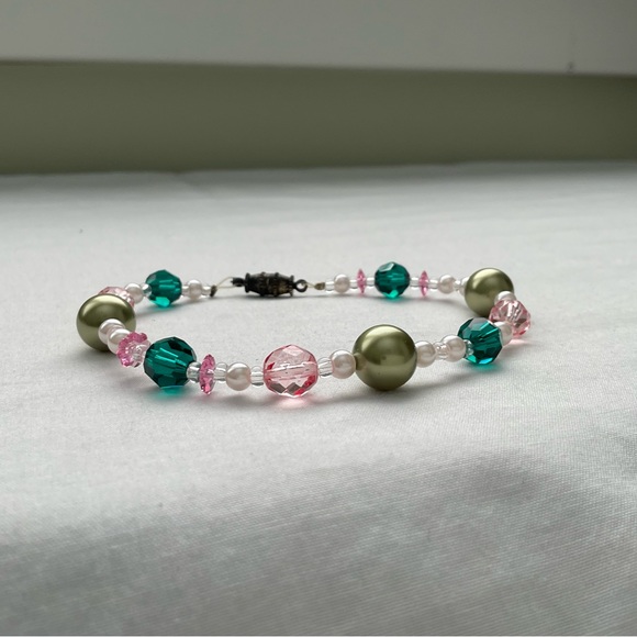 MULTI COLOURED FAUX RHINESTONE AND PEARL BRACELET - Picture 2 of 5